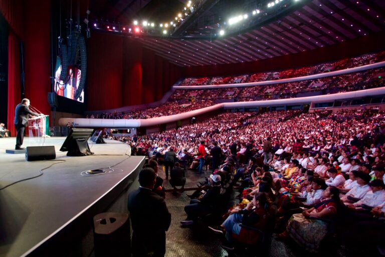 Morena llega a 15 años con un llamado a la unidad